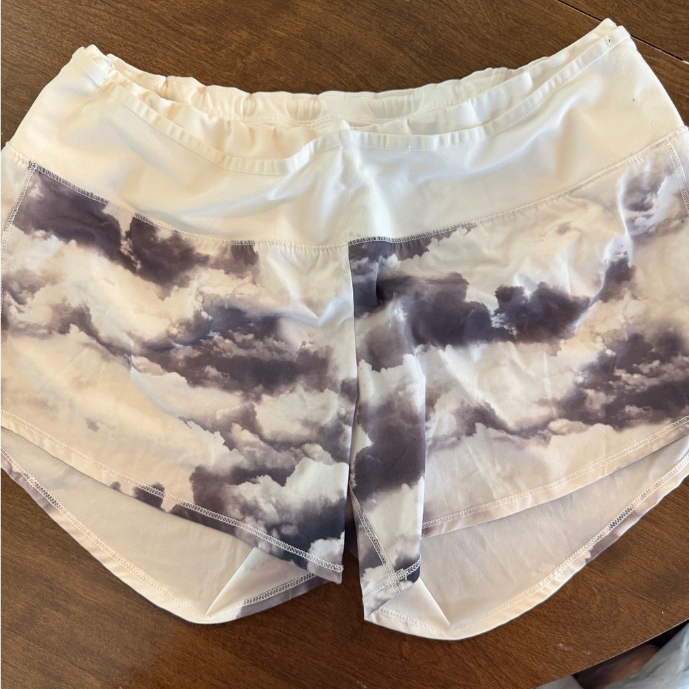 oiselle Women's Athletic Shorts in White and Gray Cloud Print